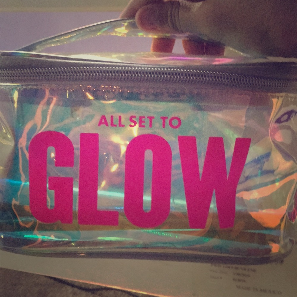 a makeup bag😍